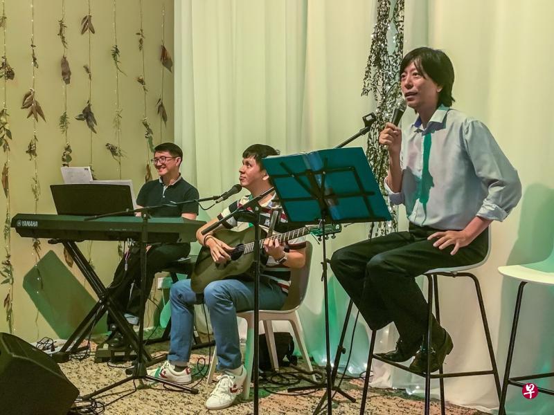 苏心荃(右)的表演场每次都是座无虚席,知音满满。(蔡忆仁提供) 苏心荃(右)的表演场每次都是座无虚席,知音满满。(蔡忆仁提供)