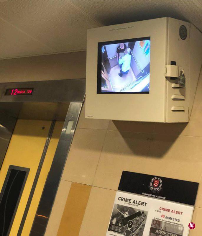 白发叔在组屋电梯内与女郎胡搞。 白发叔在组屋电梯内与女郎胡搞。