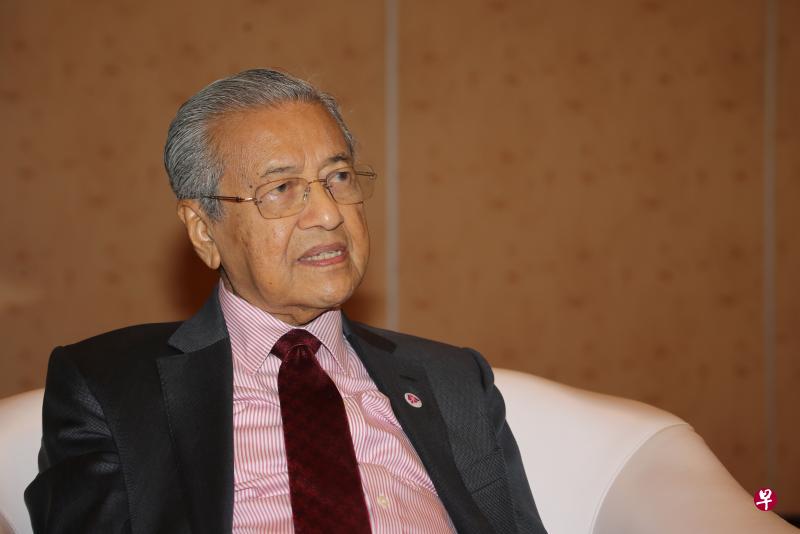 马哈迪指出,新马水供课题悬而未决,而新加坡政府不愿意把课题带上国际法庭,因为他们知道自己会输。(档案照) 马哈迪指出,新马水供课题悬而未决,而新加坡政府不愿意把课题带上国际法庭,因为他们知道自己会输。(档案照)