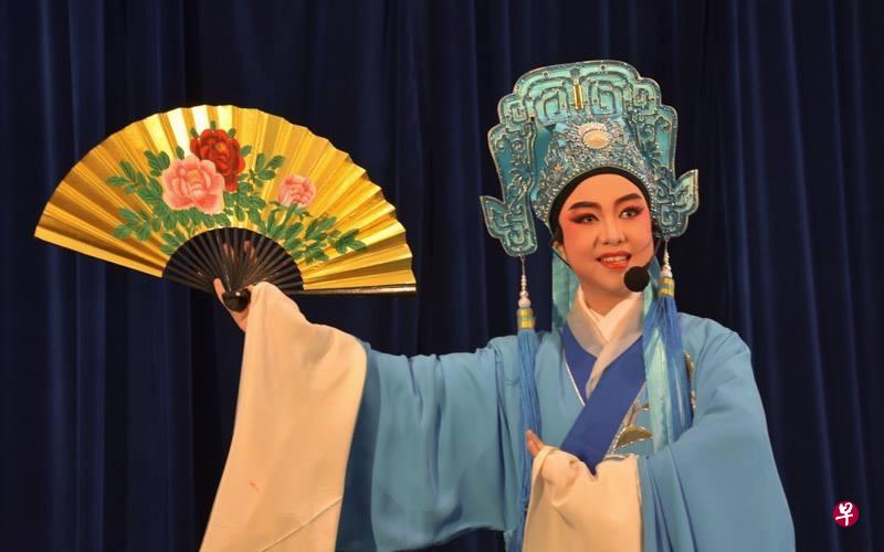 叶婷小时候在马来西亚的潮州会馆接触到潮剧,也曾经参与一小段演出。(受访者提供) 叶婷小时候在马来西亚的潮州会馆接触到潮剧,也曾经参与一小段演出。(受访者提供)