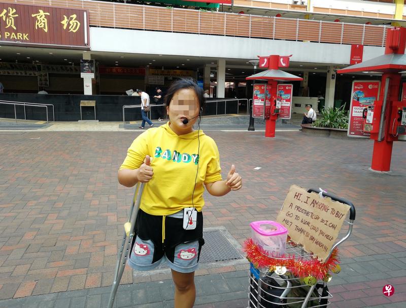 独腿女郎能歌善舞引,不少公众捐款。(受访者提供) 独腿女郎能歌善舞引,不少公众捐款。(受访者提供)