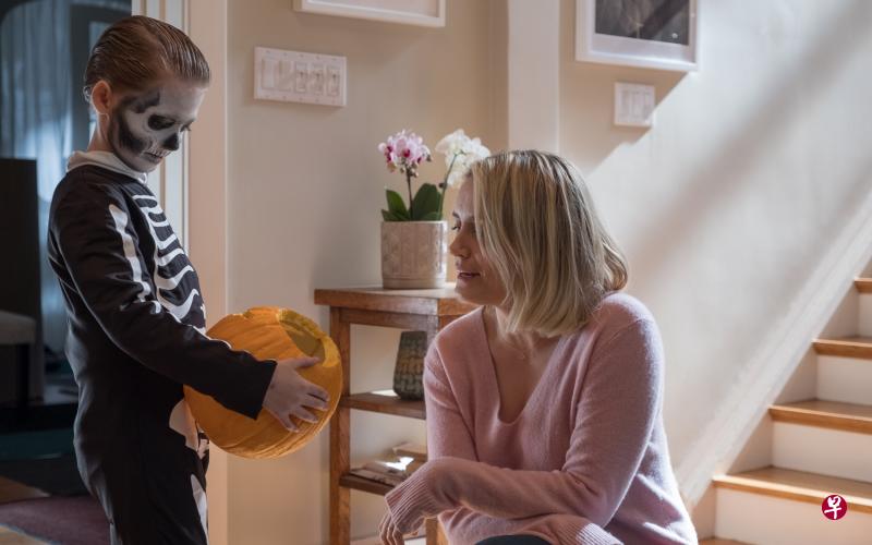 《魔童》妈妈担忧儿子遭邪灵附身。 《魔童》妈妈担忧儿子遭邪灵附身。