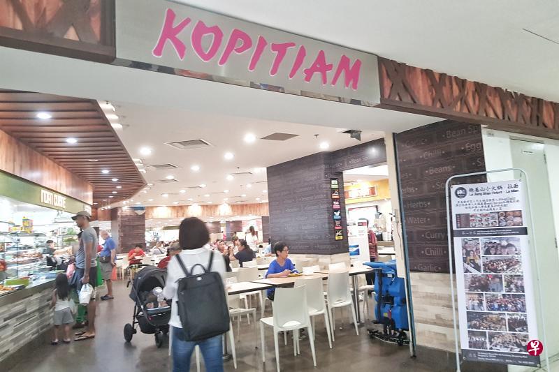 劫案发生在河谷通道(Rivervale Drive)的Kopitiam食阁。 劫案发生在河谷通道(Rivervale Drive)的Kopitiam食阁。