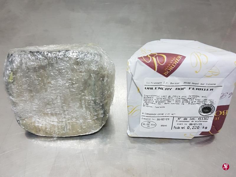 一些批次的Hardy牌瓦伦卡原奶芝士产品含大肠杆菌,被当局召回。(农粮局提供) 一些批次的Hardy牌瓦伦卡原奶芝士产品含大肠杆菌,被当局召回。(农粮局提供)