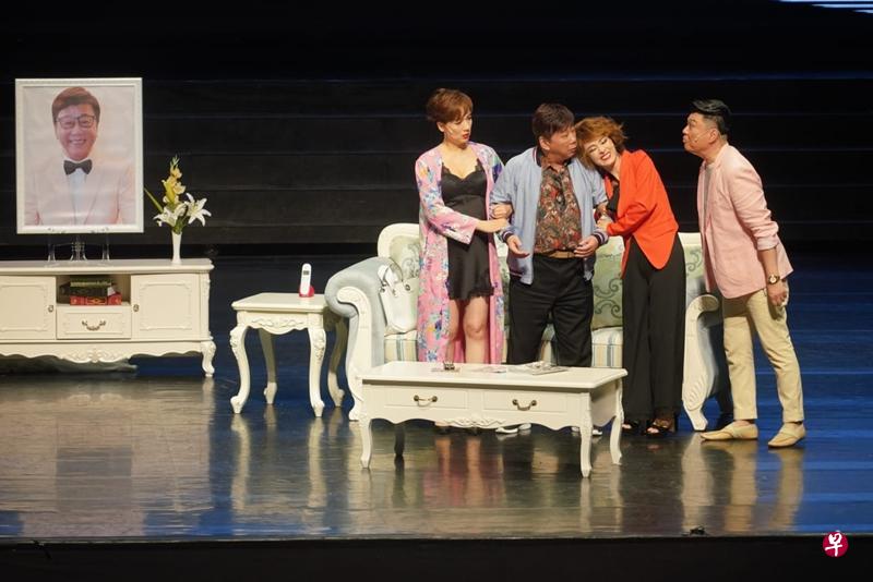 江美仪( 左起)、夏雨、米雪和阮兆祥首度在本地合作演爆笑舞台剧《秘密》。(图片:20SixProductions提供) 江美仪( 左起)、夏雨、米雪和阮兆祥首度在本地合作演爆笑舞台剧《秘密》。(图片:20SixProductions提供)