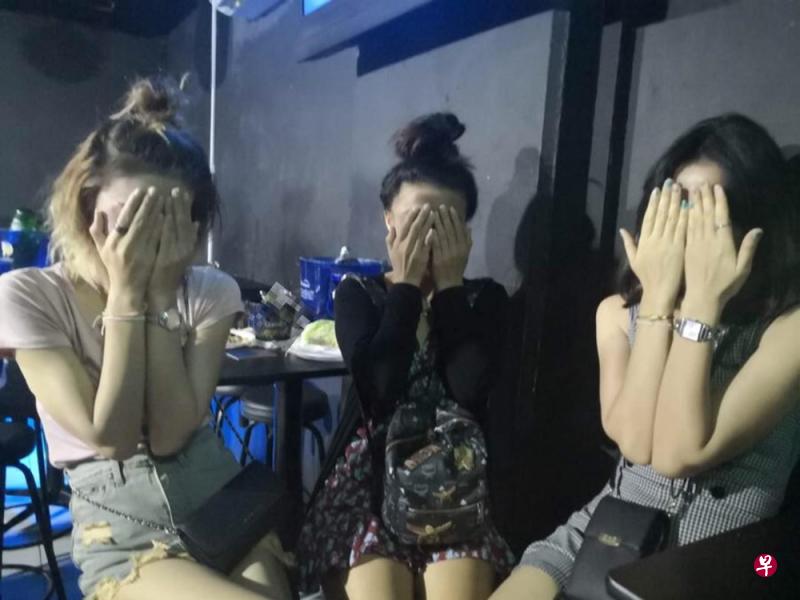 其中三名被捕的女子。(警方提供) 其中三名被捕的女子。(警方提供)
