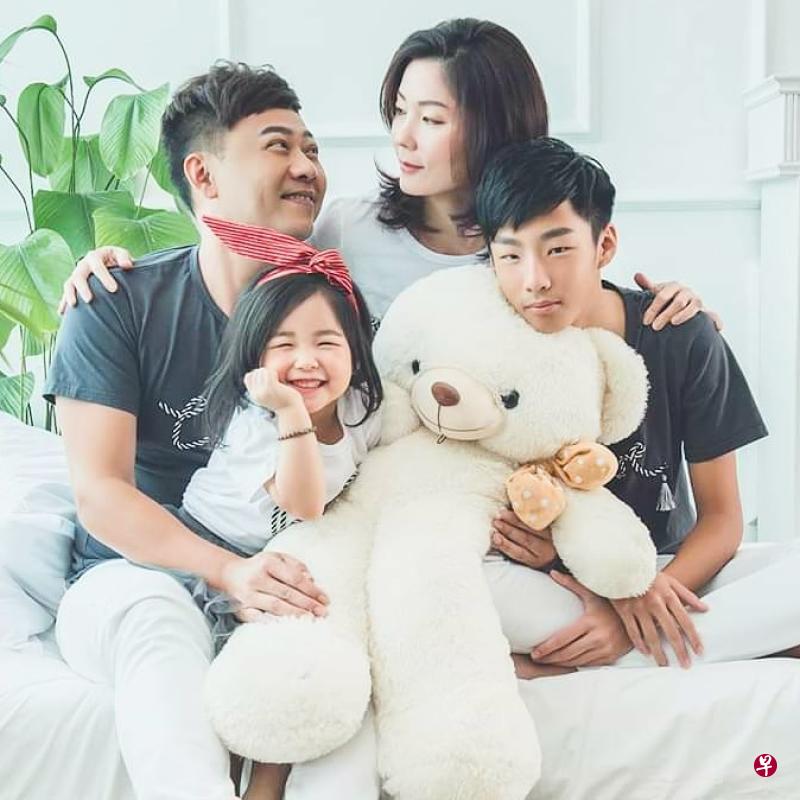 姚彣隆一家四口颜值都很高。(照片由受访者提供) 姚彣隆一家四口颜值都很高。(照片由受访者提供)