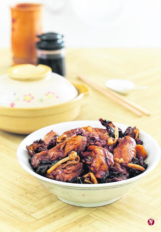 金针云耳焖鸡（出版社提供）