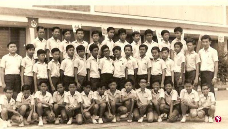 作者1968年到笃行中学华文部执教。 (档案照片) 作者1968年到笃行中学华文部执教。 (档案照片)