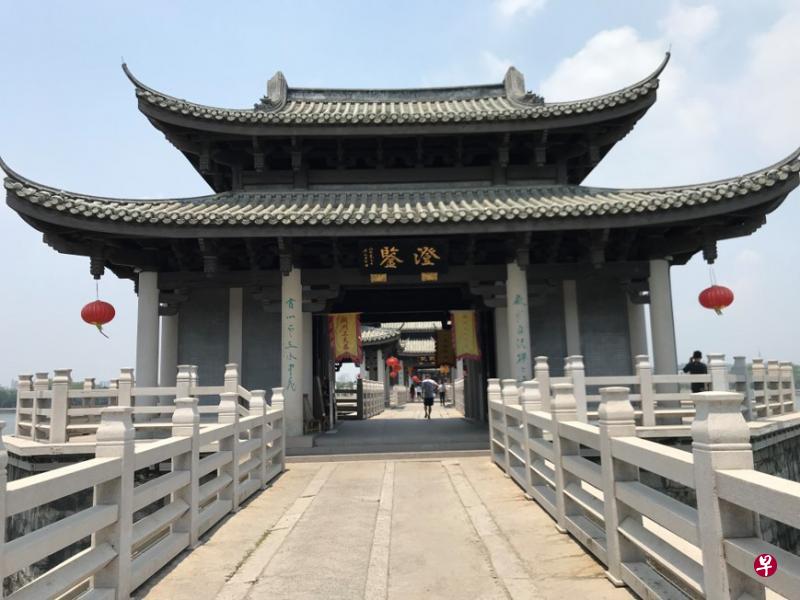 廿四楼台廿四样,一番诗情画意蹀躞桥上。 廿四楼台廿四样,一番诗情画意蹀躞桥上。