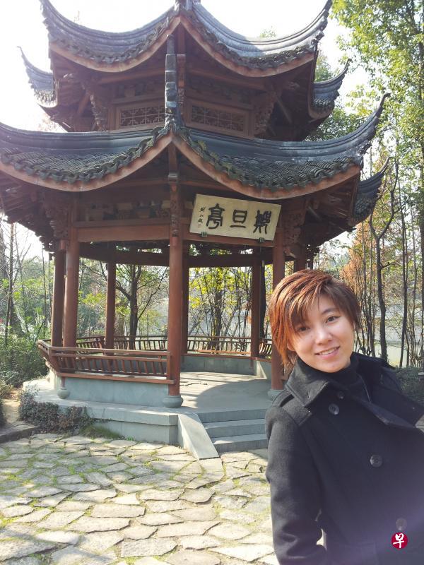 洪凤旻来自台湾,因对传统艺术的喜爱,在本地戏曲界找到一片天。(受访者提供) 洪凤旻来自台湾,因对传统艺术的喜爱,在本地戏曲界找到一片天。(受访者提供)