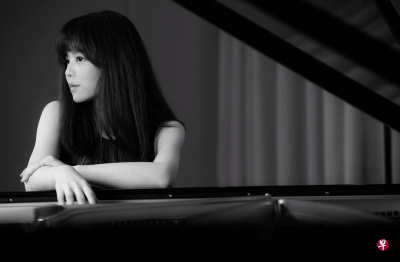 中国钢琴家陈萨六年后返新演出,她认为无论是面对音乐或生活都有了“自我质感”的提升。(新加坡交响乐团提供) 中国钢琴家陈萨六年后返新演出,她认为无论是面对音乐或生活都有了“自我质感”的提升。(新加坡交响乐团提供)