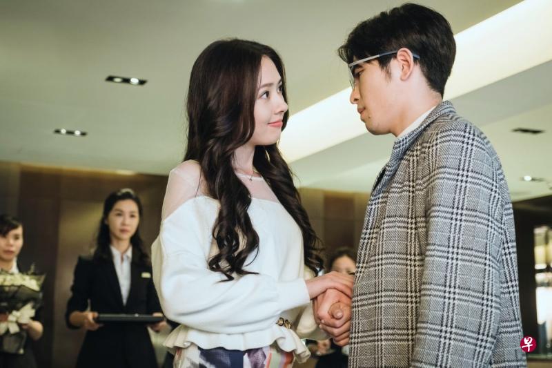 萧敬腾(右)和郭碧婷饰演一对爱情长跑的情侣。(互联网) 萧敬腾(右)和郭碧婷饰演一对爱情长跑的情侣。(互联网)