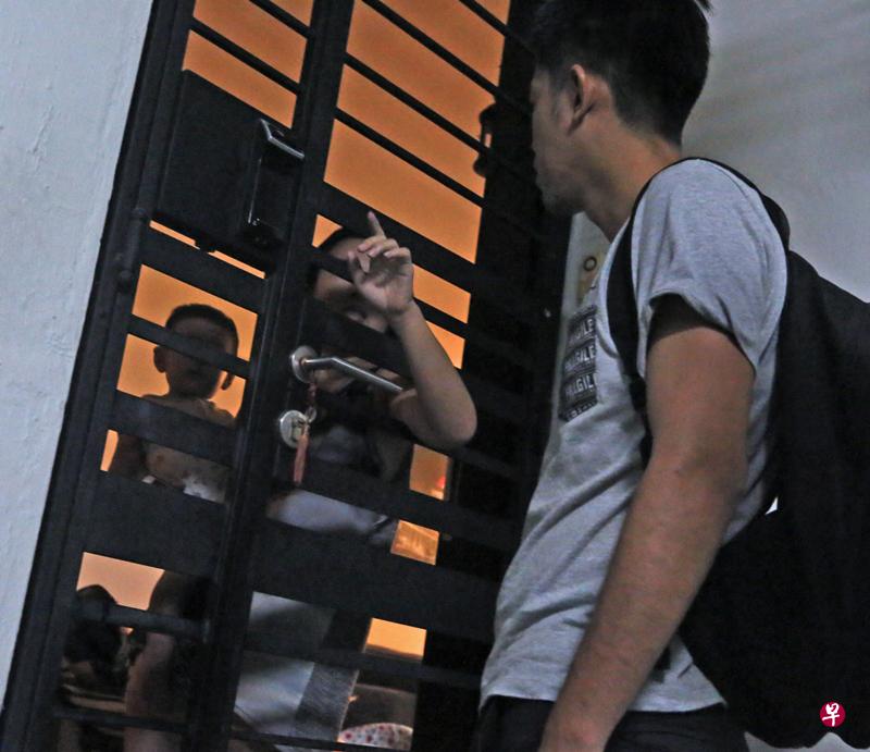 巫炳良一家人表示将搬走。(洪璐华摄) 巫炳良一家人表示将搬走。(洪璐华摄)