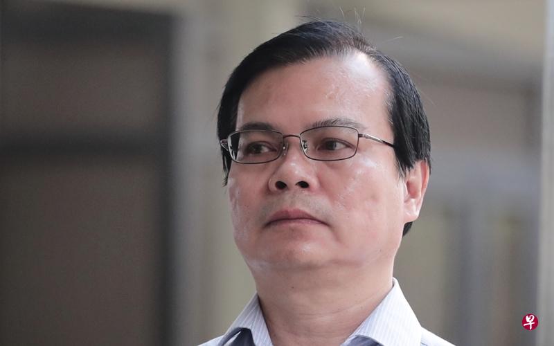 被告黄志明今早正式认罪,承认收贿8万6141元。(海峡时报) 被告黄志明今早正式认罪,承认收贿8万6141元。(海峡时报)