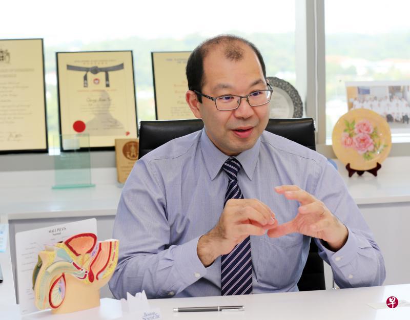 张建泰医生:严重的话,睾丸的表皮会发炎,引发疼痛。 张建泰医生:严重的话,睾丸的表皮会发炎,引发疼痛。