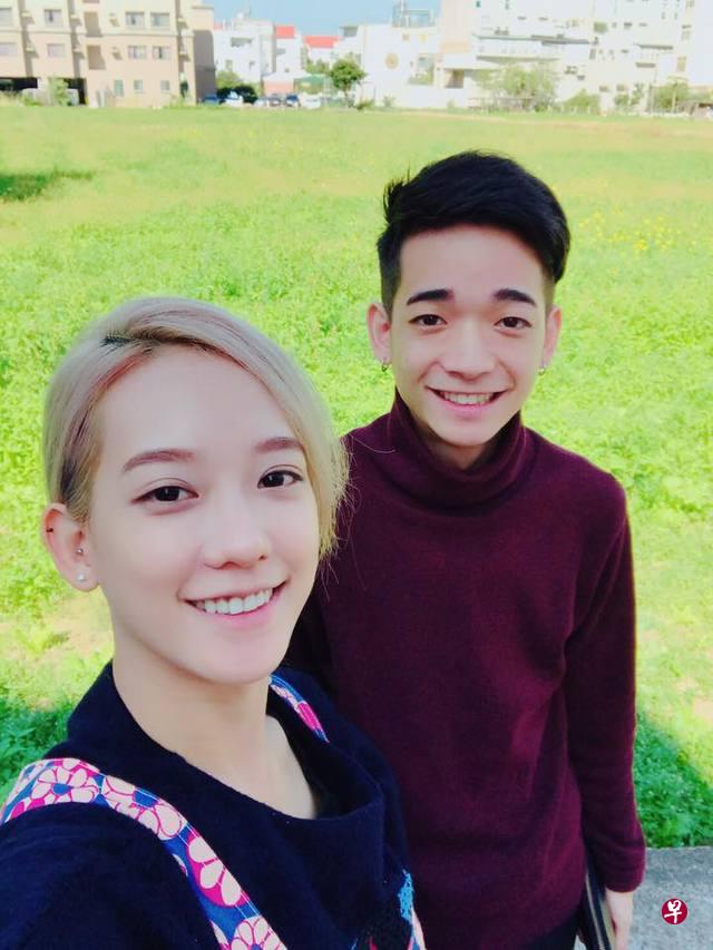 孟耿如与弟弟感情很好。(面簿) 孟耿如与弟弟感情很好。(面簿)