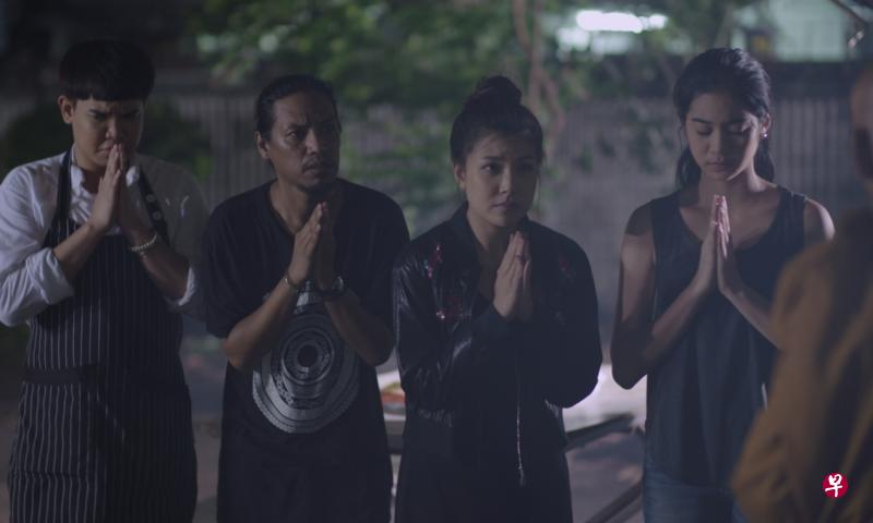 泰国鬼片《犀利鬼妻》将当地的“鬼妻”传说再次搬上银幕,尝试玩出新滋味。 泰国鬼片《犀利鬼妻》将当地的“鬼妻”传说再次搬上银幕,尝试玩出新滋味。