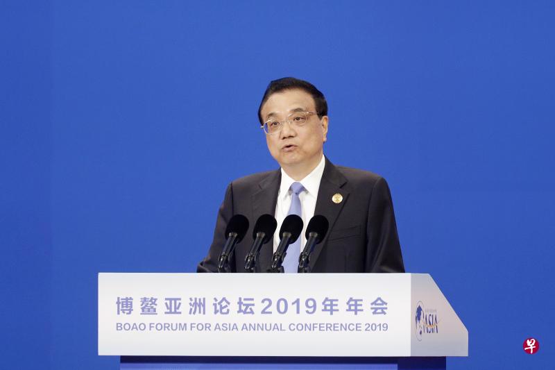 中国国务院总理李克强今天(28日)在“博鳌亚洲论坛2019年年会”开幕式发表主旨演讲时说:“中国坚持扩大开放,落实竞争中性原则,还在全面清理有关法规、规章和规范性文件,凡是与外商投资法不一致的,都要坚决予以废止或修改。” 中国国务院总理李克强今天(28日)在“博鳌亚洲论坛2019年年会”开幕式发表主旨演讲时说:“中国坚持扩大开放,落实竞争中性原则,还在全面清理有关法规、规章和规范性文件,凡是与外商投资法不一致的,都要坚决予以废止或修改。”