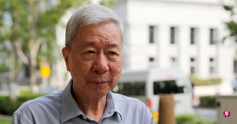 证券经纪黄吉杰通过电话听取苏启文的指示进行交易时,并不知道苏启文的真实身份,因为对方一直自称是“周彼得”。(海峡时报) 证券经纪黄吉杰通过电话听取苏启文的指示进行交易时,并不知道苏启文的真实身份,因为对方一直自称是“周彼得”。(海峡时报)