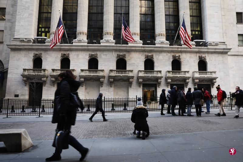 投资者对中美贸易谈判的进展持乐观态度,推动美国股市周五收高。图为美国华尔街。(法新社) 投资者对中美贸易谈判的进展持乐观态度,推动美国股市周五收高。图为美国华尔街。(法新社)