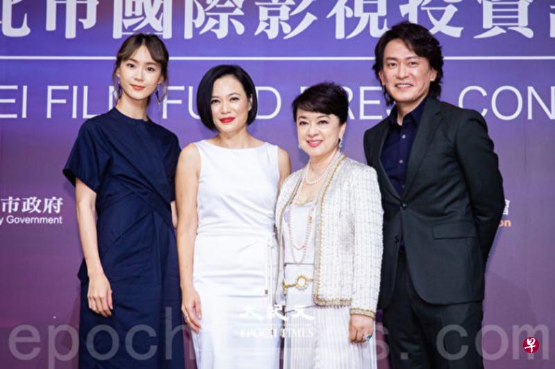 钟瑶(左起)、杨雁雁、翁倩玉、王识贤出席台北市国际影视投资记者会。(互联网) 钟瑶(左起)、杨雁雁、翁倩玉、王识贤出席台北市国际影视投资记者会。(互联网)