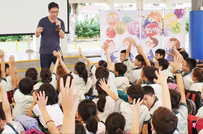 李文良办了六七场小学分享会,为小朋友策划了许多趣味活动。(李文良提供) 李文良办了六七场小学分享会,为小朋友策划了许多趣味活动。(李文良提供)