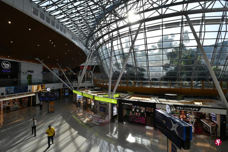 马来西亚政府今天在国会提呈2019年离境税法案,以向离境的当地及外国人征收离境税。(档案照) 马来西亚政府今天在国会提呈2019年离境税法案,以向离境的当地及外国人征收离境税。(档案照)