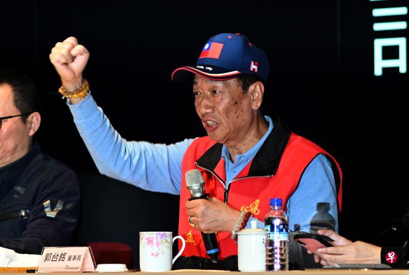 台湾鸿海集团董事长郭台铭3月12日在鸿海集团总部召开记者会。(法新社) 台湾鸿海集团董事长郭台铭3月12日在鸿海集团总部召开记者会。(法新社)