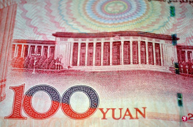 章玉贵:随着中国经济和贸易体系的不断延伸,尤其是“一带一路”建设的逐步推进,人民币将成为周边国家和地区广泛接受的贸易伙伴、投资货币乃至储备货币。(互联网) 章玉贵:随着中国经济和贸易体系的不断延伸,尤其是“一带一路”建设的逐步推进,人民币将成为周边国家和地区广泛接受的贸易伙伴、投资货币乃至储备货币。(互联网)