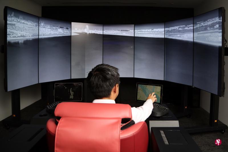 海事局与新科工程、三井物产和劳氏集团展开世界最大型的远洋无人驾驶船只计划,现阶段通过一艘本地汽车运输船上设置的传感器,收集船只在国际航道上的导航航海环境的数据。(王彦燕摄) 海事局与新科工程、三井物产和劳氏集团展开世界最大型的远洋无人驾驶船只计划,现阶段通过一艘本地汽车运输船上设置的传感器,收集船只在国际航道上的导航航海环境的数据。(王彦燕摄)