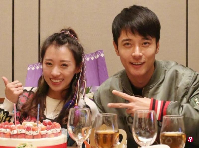 中国男星张丹峰与传暧昧的经纪人毕滢。(互联网) 中国男星张丹峰与传暧昧的经纪人毕滢。(互联网)