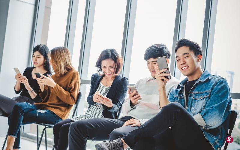 公共WiFi陷阱处处,年轻受访者却不以为然。(iStock图片) 公共WiFi陷阱处处,年轻受访者却不以为然。(iStock图片)