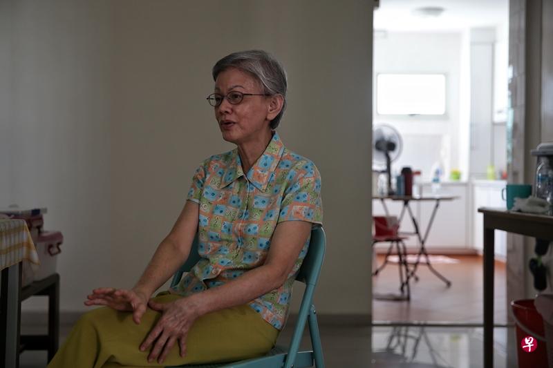 67岁孔女士左腿长瘤而开刀,要转到盛港社区医院进行康复疗程,即使有保险覆盖,却被要求支付1万9000元订金。(海峡时报) 67岁孔女士左腿长瘤而开刀,要转到盛港社区医院进行康复疗程,即使有保险覆盖,却被要求支付1万9000元订金。(海峡时报)