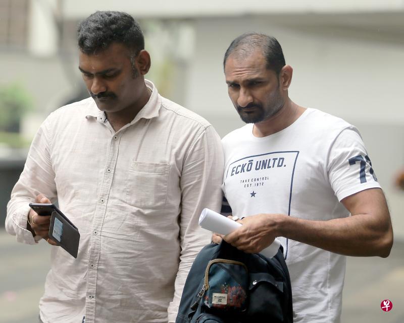 格巴科里拉(左)涉嫌10次贿赂巴特,双双被控上庭。(海峡时报) 格巴科里拉(左)涉嫌10次贿赂巴特,双双被控上庭。(海峡时报)