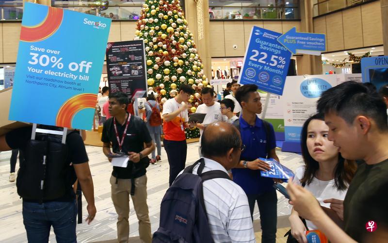 本地电力零售市场自去年11月起逐步开放,13家零售商推出五花八门促销优惠吸引顾客。(档案照片) 本地电力零售市场自去年11月起逐步开放,13家零售商推出五花八门促销优惠吸引顾客。(档案照片)