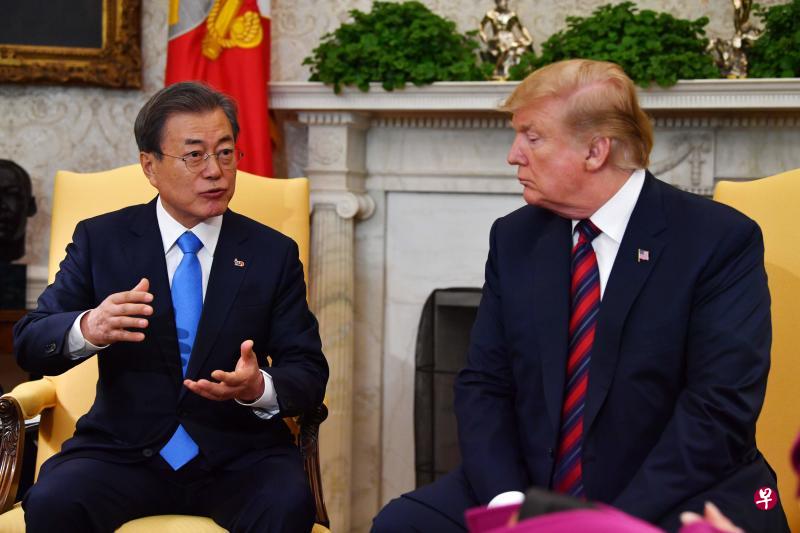 美国总统特朗普11日在白宫会见到访的韩国总统文在寅。(法新社) 美国总统特朗普11日在白宫会见到访的韩国总统文在寅。(法新社)
