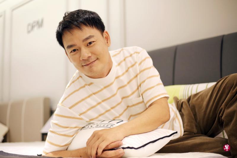 王沺裁很享受现在随性的生活。(龙国雄摄) 王沺裁很享受现在随性的生活。(龙国雄摄)