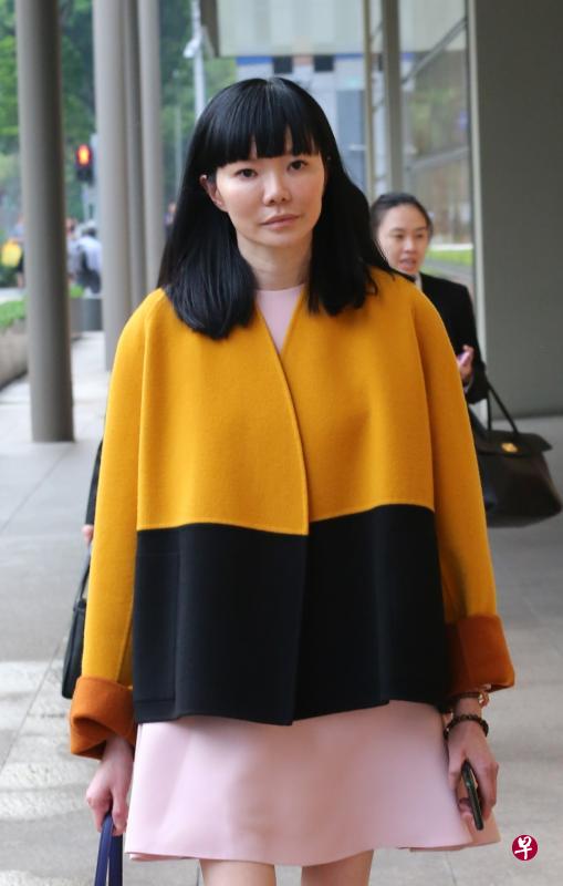 美疗医生李小娟在审讯结束后离开法庭。(梁麒麟摄) 美疗医生李小娟在审讯结束后离开法庭。(梁麒麟摄)