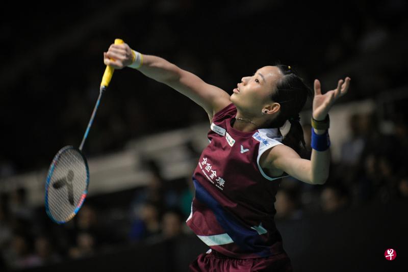 赛场突然变暗,加上争议性判决,都无阻戴姿颖继续比赛。(海峡时报) 赛场突然变暗,加上争议性判决,都无阻戴姿颖继续比赛。(海峡时报)