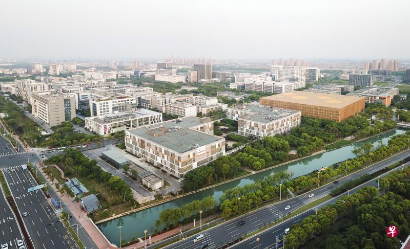 新加坡贸工部数据显示,新加坡同苏州工业园区经贸往来密切,去年双边经贸增长20.2%,达到20.2亿美元。图为苏州工业园区内的生物医药产业园。(资料图,苏州工业园区提供) 新加坡贸工部数据显示,新加坡同苏州工业园区经贸往来密切,去年双边经贸增长20.2%,达到20.2亿美元。图为苏州工业园区内的生物医药产业园。(资料图,苏州工业园区提供)