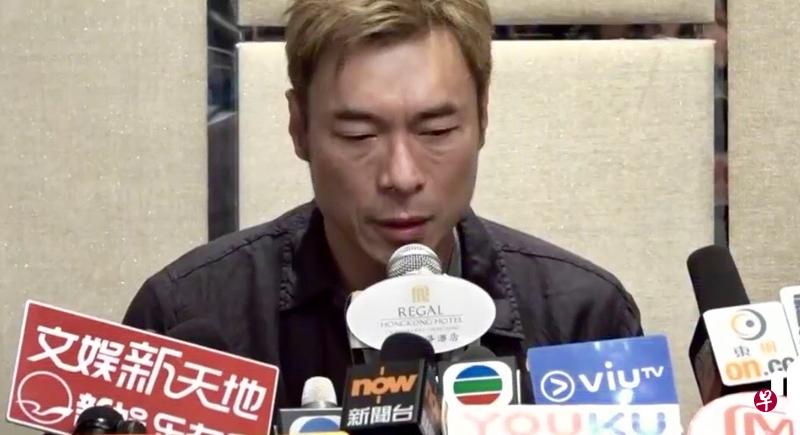 许志安在铜锣湾某酒店召开记者会。(互联网) 许志安在铜锣湾某酒店召开记者会。(互联网)