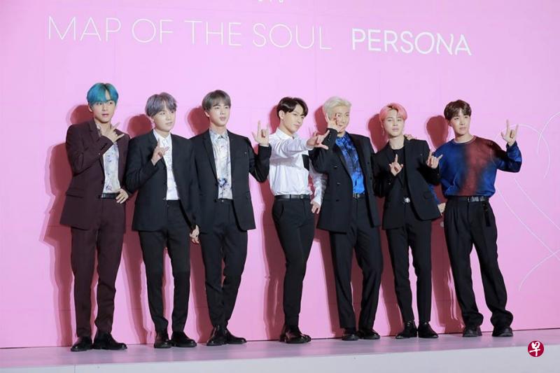 BTS成员V(左起)、Suga、Jin、柾国、RM、Jimin及J-Hope在首尔举行记者会,宣传新专辑。(互联网) BTS成员V(左起)、Suga、Jin、柾国、RM、Jimin及J-Hope在首尔举行记者会,宣传新专辑。(互联网)