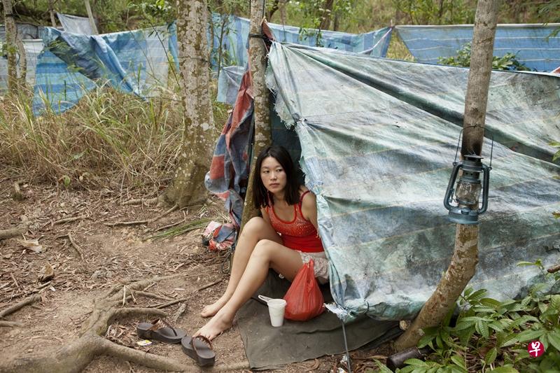 黄璐曾为本地电影《不归路》来新拍摄,饰演“帐篷妓女”。(档案照) 黄璐曾为本地电影《不归路》来新拍摄,饰演“帐篷妓女”。(档案照)