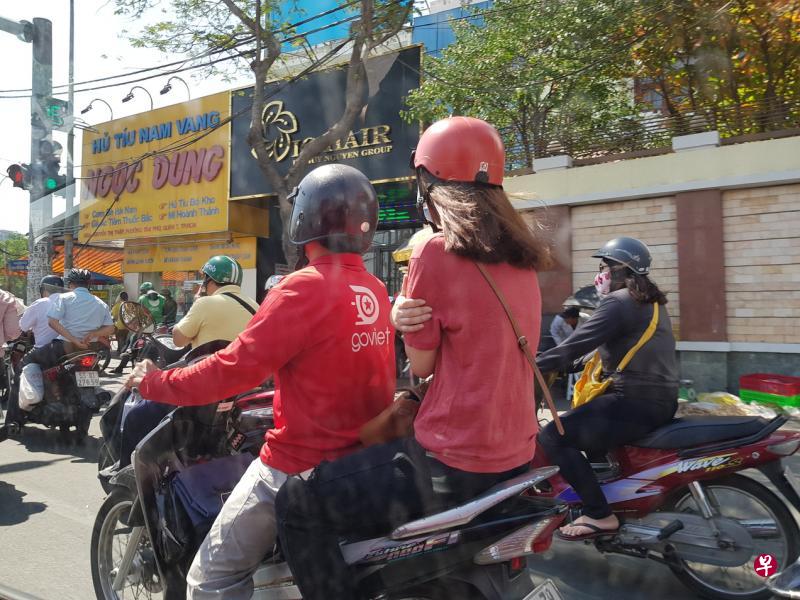 越南网络经济的一大激战,是Grab和GOJEK旗下品牌GO-VIET在私召车行业中争取市场占有率。(黄康玮摄) 越南网络经济的一大激战,是Grab和GOJEK旗下品牌GO-VIET在私召车行业中争取市场占有率。(黄康玮摄)