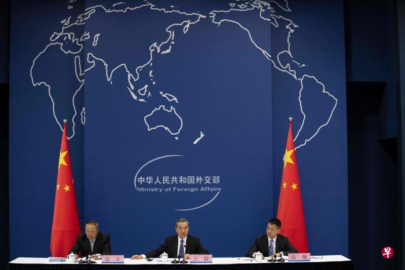 中国国务委员兼外交部长王毅(中):美国什么时候参加,参不参加,是美国自己的事情。(法新社) 中国国务委员兼外交部长王毅(中):美国什么时候参加,参不参加,是美国自己的事情。(法新社)