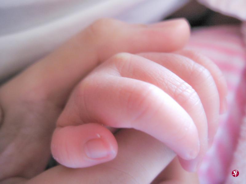 十月怀胎,一朝分娩,养育儿女却是一辈子的事。 十月怀胎,一朝分娩,养育儿女却是一辈子的事。