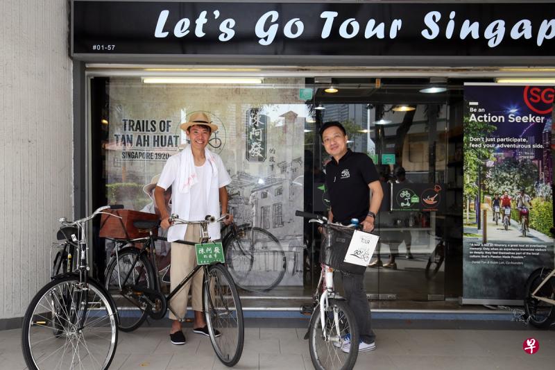 陈泳南(右)和罗介祥共同创办了“出发吧!新加坡旅游”。 陈泳南(右)和罗介祥共同创办了“出发吧!新加坡旅游”。