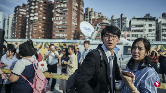 吴慷仁演出为犯人辩护的律师。(剧照来自互联网) 吴慷仁演出为犯人辩护的律师。(剧照来自互联网)