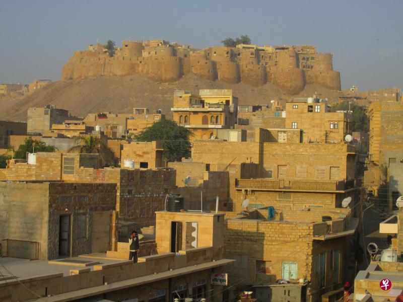 齐沙默尔城堡至今还有婆罗门种姓人住在里面。 齐沙默尔城堡至今还有婆罗门种姓人住在里面。